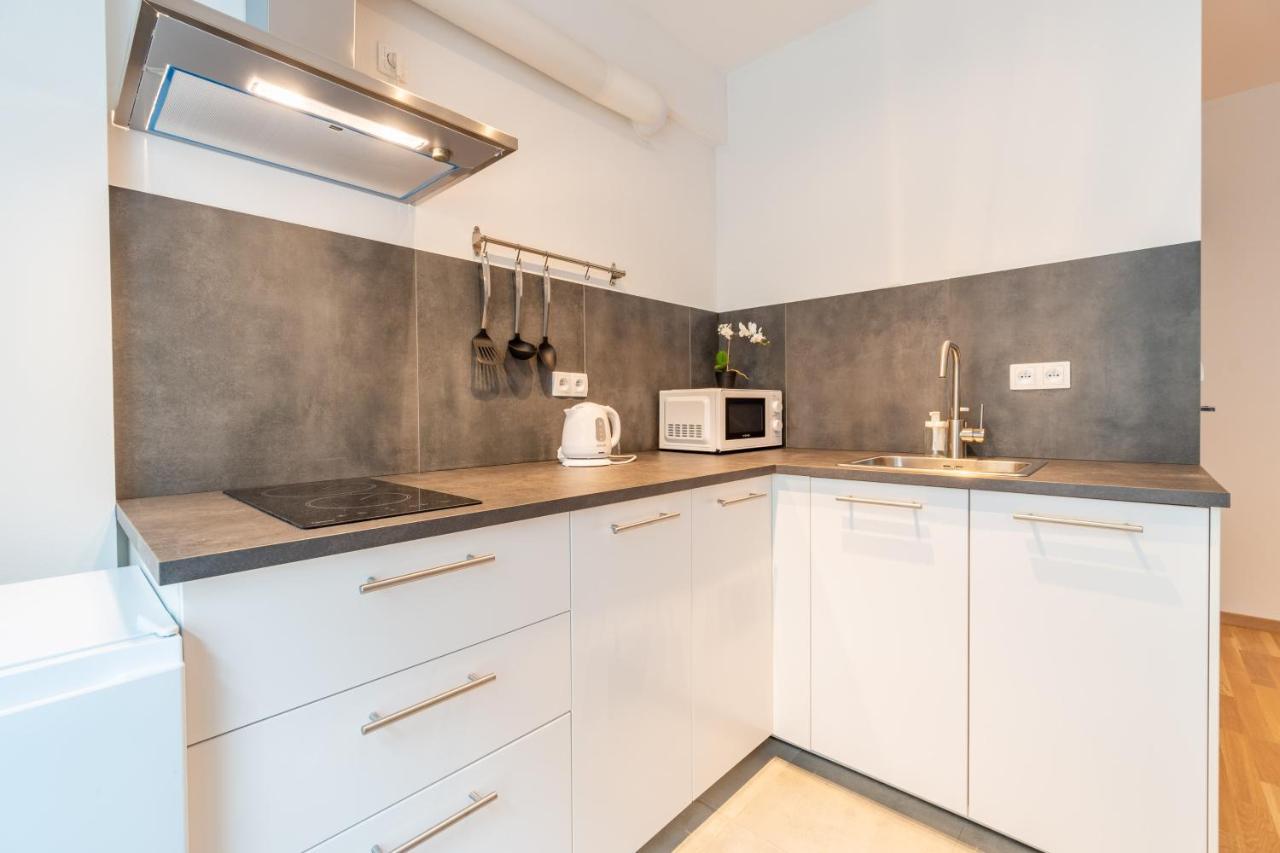 Brand New Two Room Apartment #26 With Free Secure Parking Close To Center Prag Exterior foto