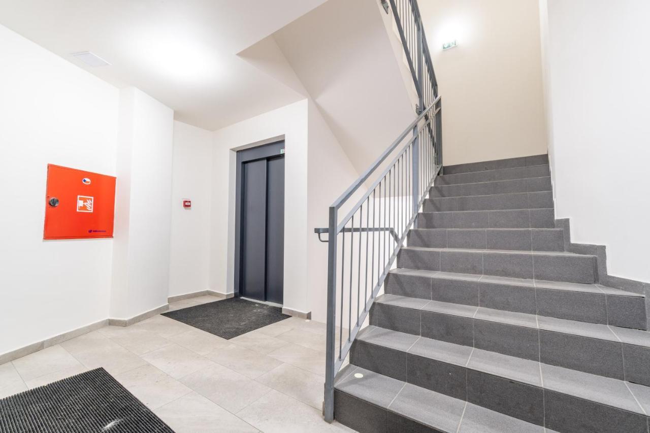 Brand New Two Room Apartment #26 With Free Secure Parking Close To Center Prag Exterior foto