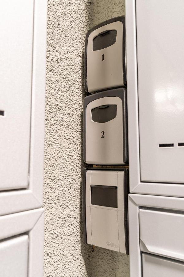 Brand New Two Room Apartment #26 With Free Secure Parking Close To Center Prag Exterior foto