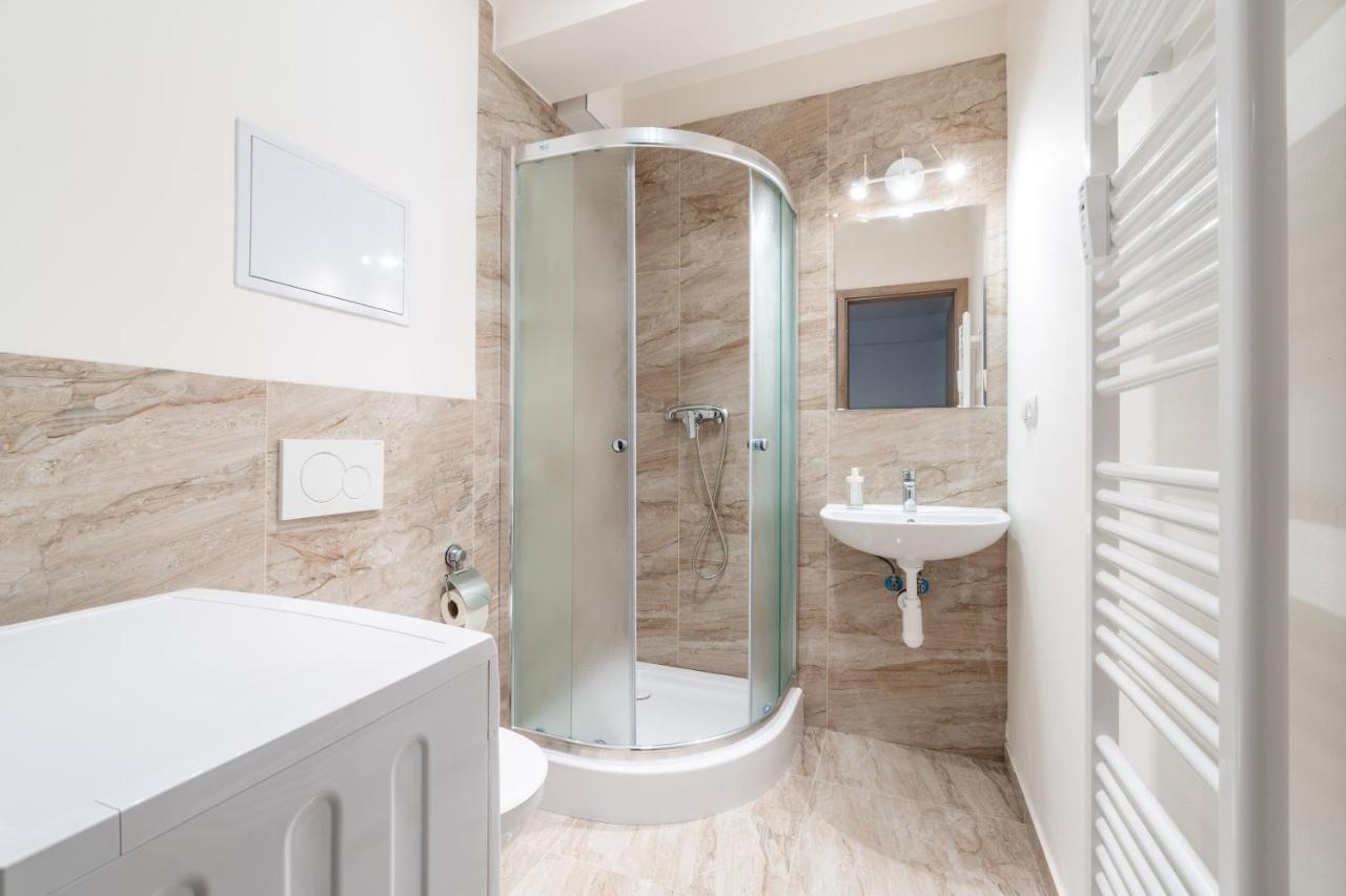 Brand New Two Room Apartment #26 With Free Secure Parking Close To Center Prag Exterior foto